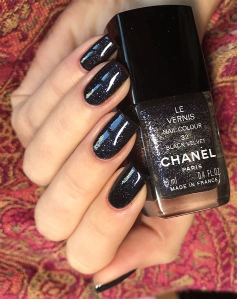 vernis noir chanel